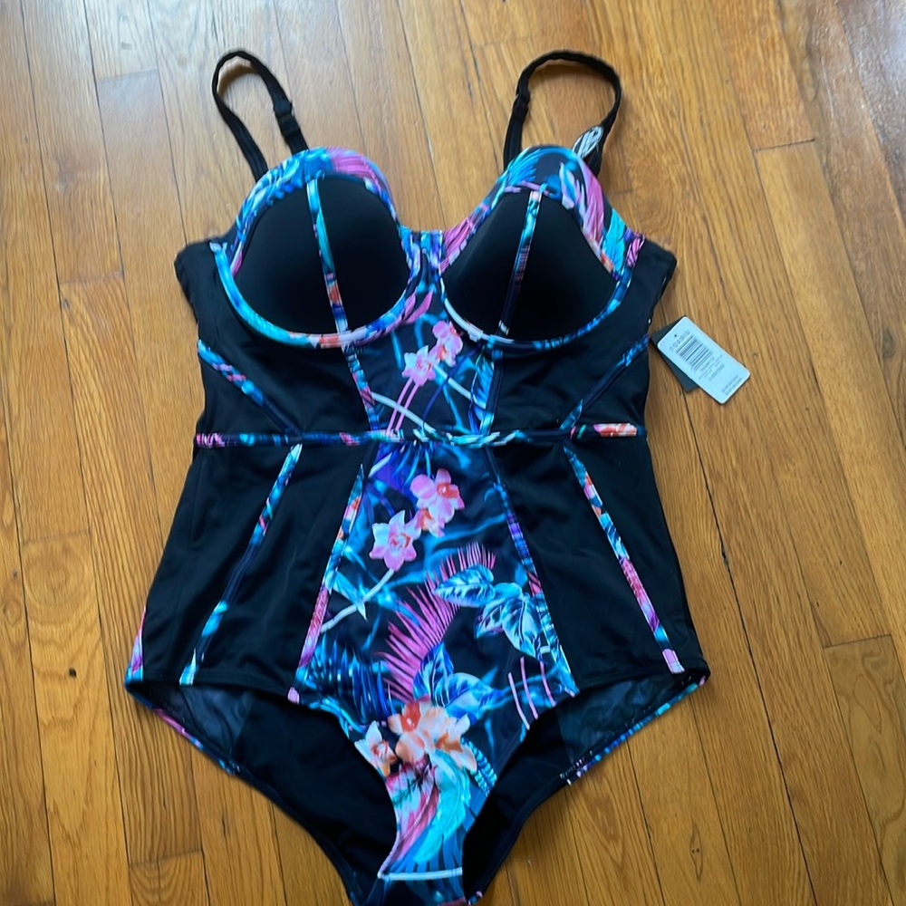 Torrid Underwire Swim One Piece - Floral new with tags D/DD